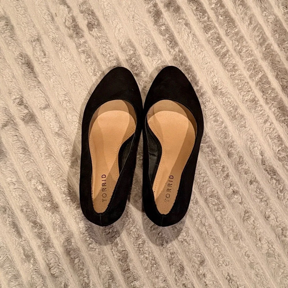 Torrid Womens Black Faux Suede Round Toe Wedge Pumps Shoes Size 7W